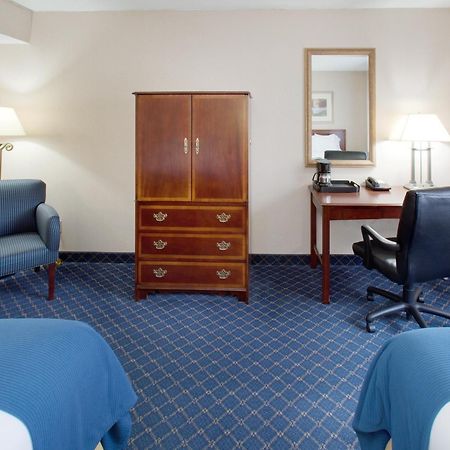 Holiday Inn Express Des Moines-At Drake University, An Ihg Hotel Экстерьер фото