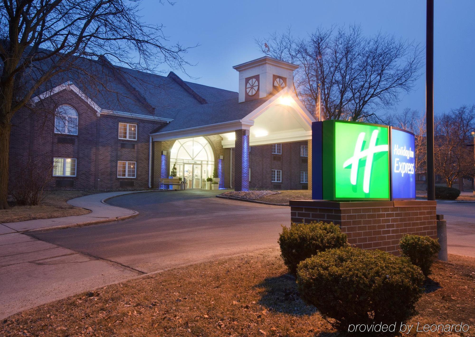 Holiday Inn Express Des Moines-At Drake University, An Ihg Hotel Экстерьер фото