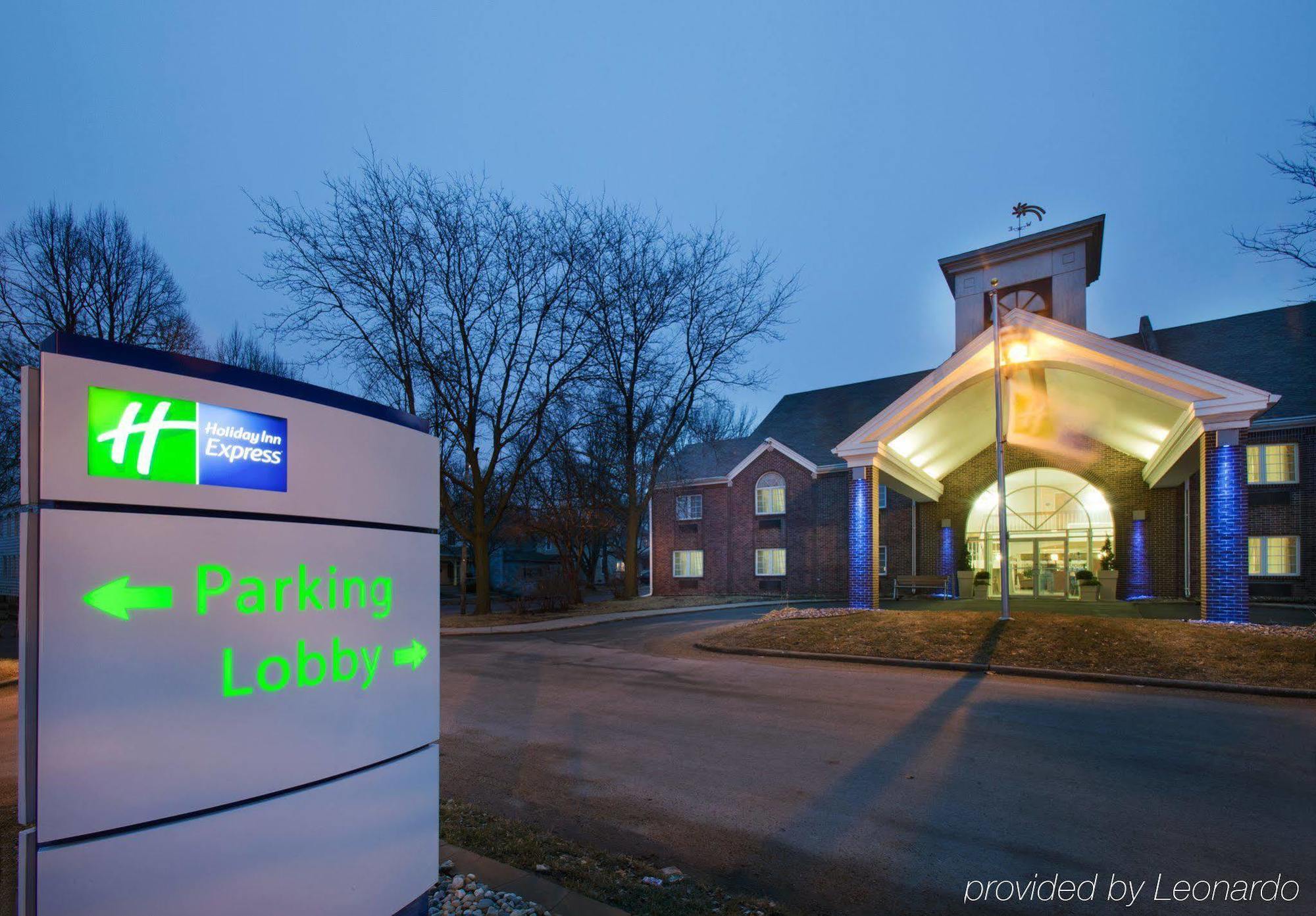 Holiday Inn Express Des Moines-At Drake University, An Ihg Hotel Экстерьер фото