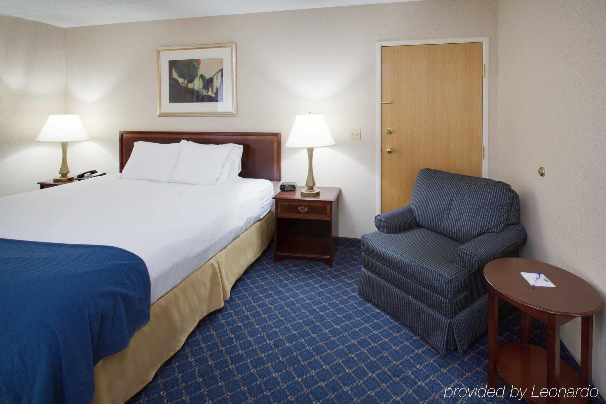 Holiday Inn Express Des Moines-At Drake University, An Ihg Hotel Номер фото