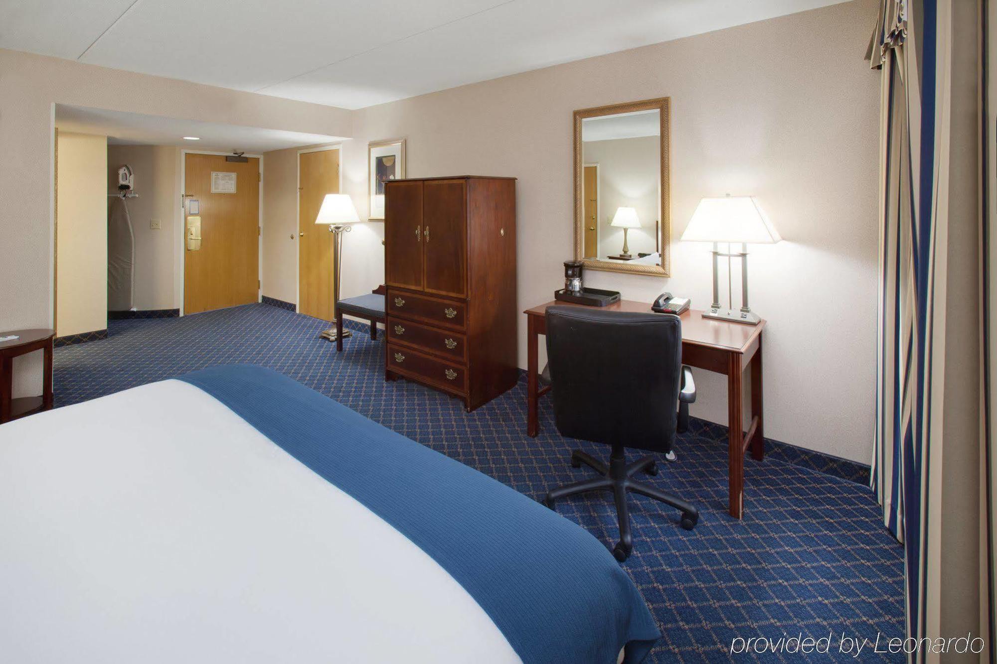 Holiday Inn Express Des Moines-At Drake University, An Ihg Hotel Номер фото