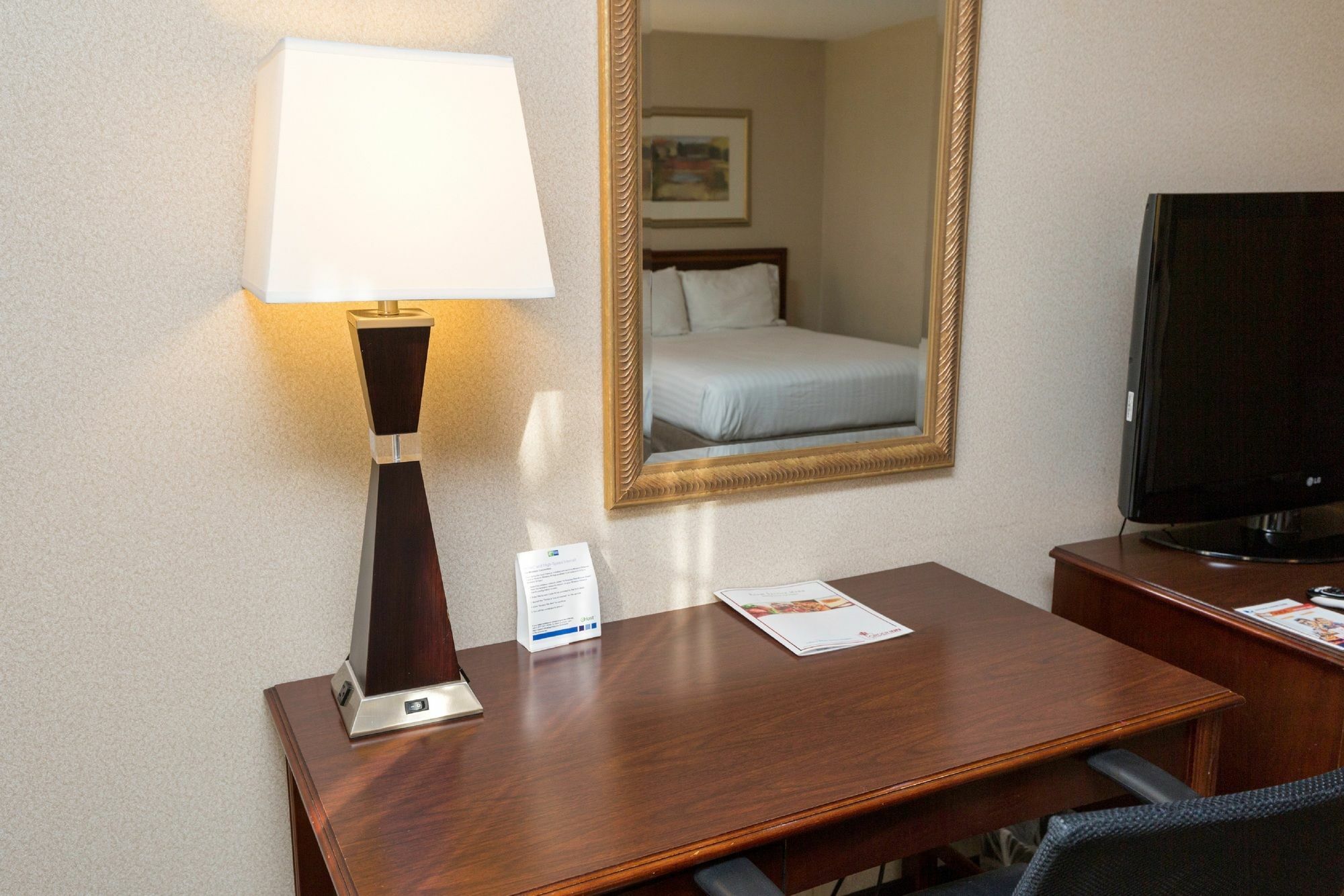 Holiday Inn Express Des Moines-At Drake University, An Ihg Hotel Экстерьер фото