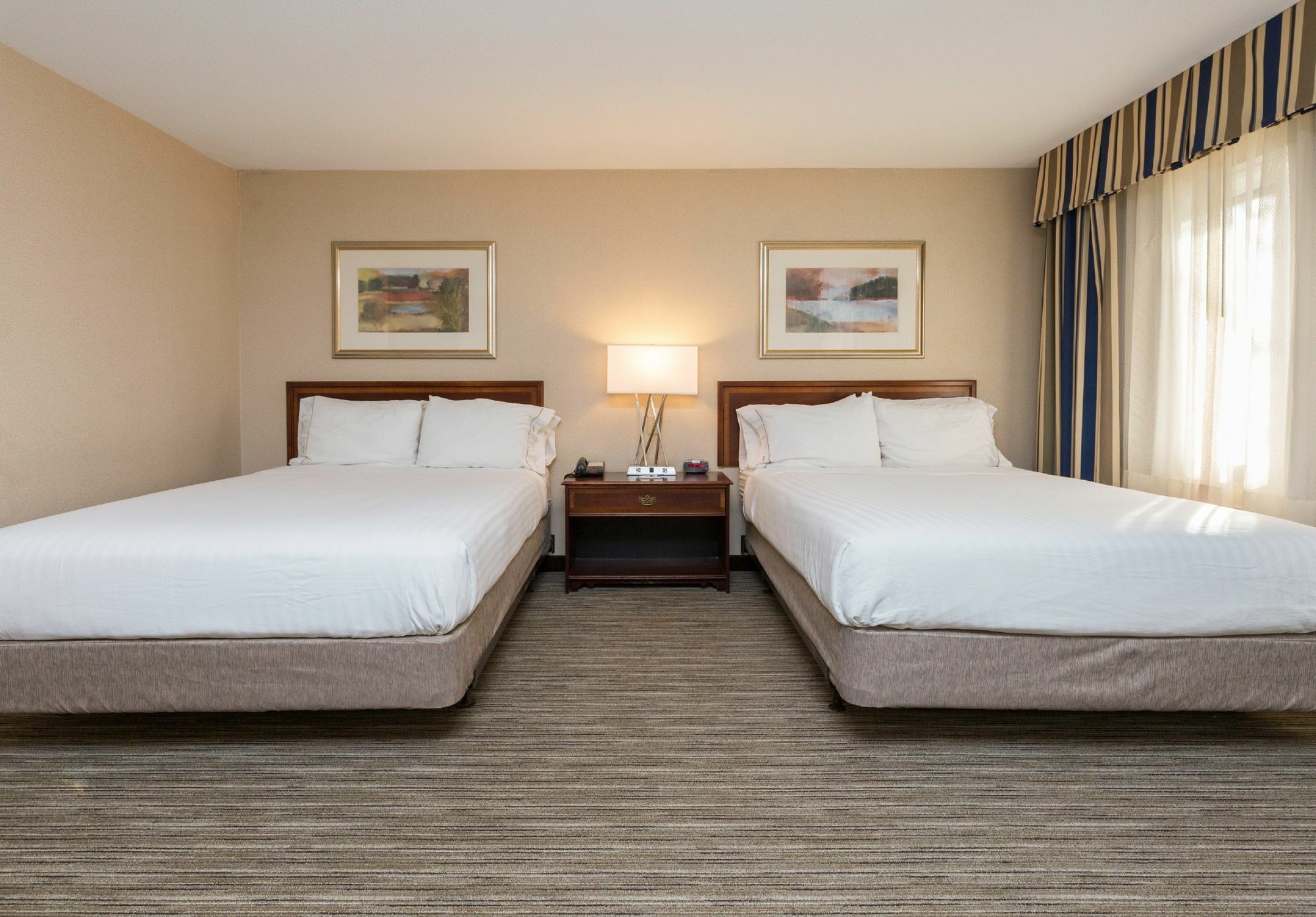 Holiday Inn Express Des Moines-At Drake University, An Ihg Hotel Экстерьер фото