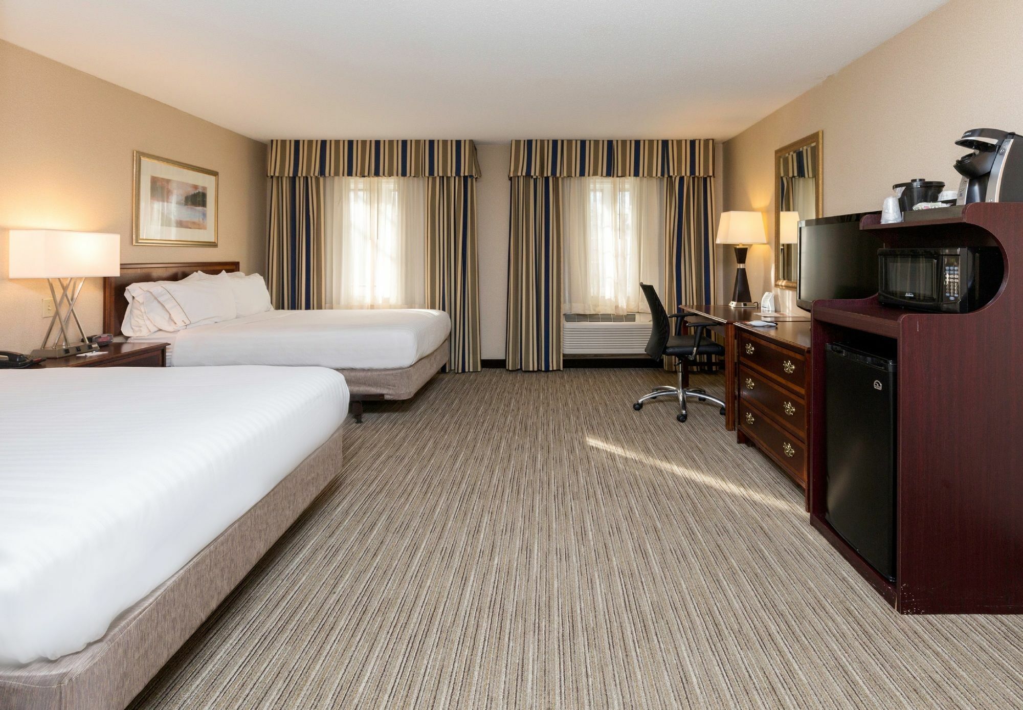 Holiday Inn Express Des Moines-At Drake University, An Ihg Hotel Экстерьер фото