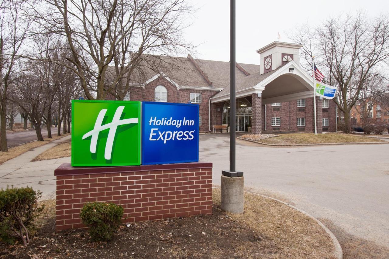 Holiday Inn Express Des Moines-At Drake University, An Ihg Hotel Экстерьер фото
