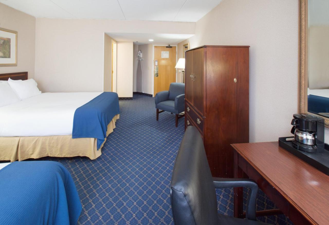 Holiday Inn Express Des Moines-At Drake University, An Ihg Hotel Экстерьер фото