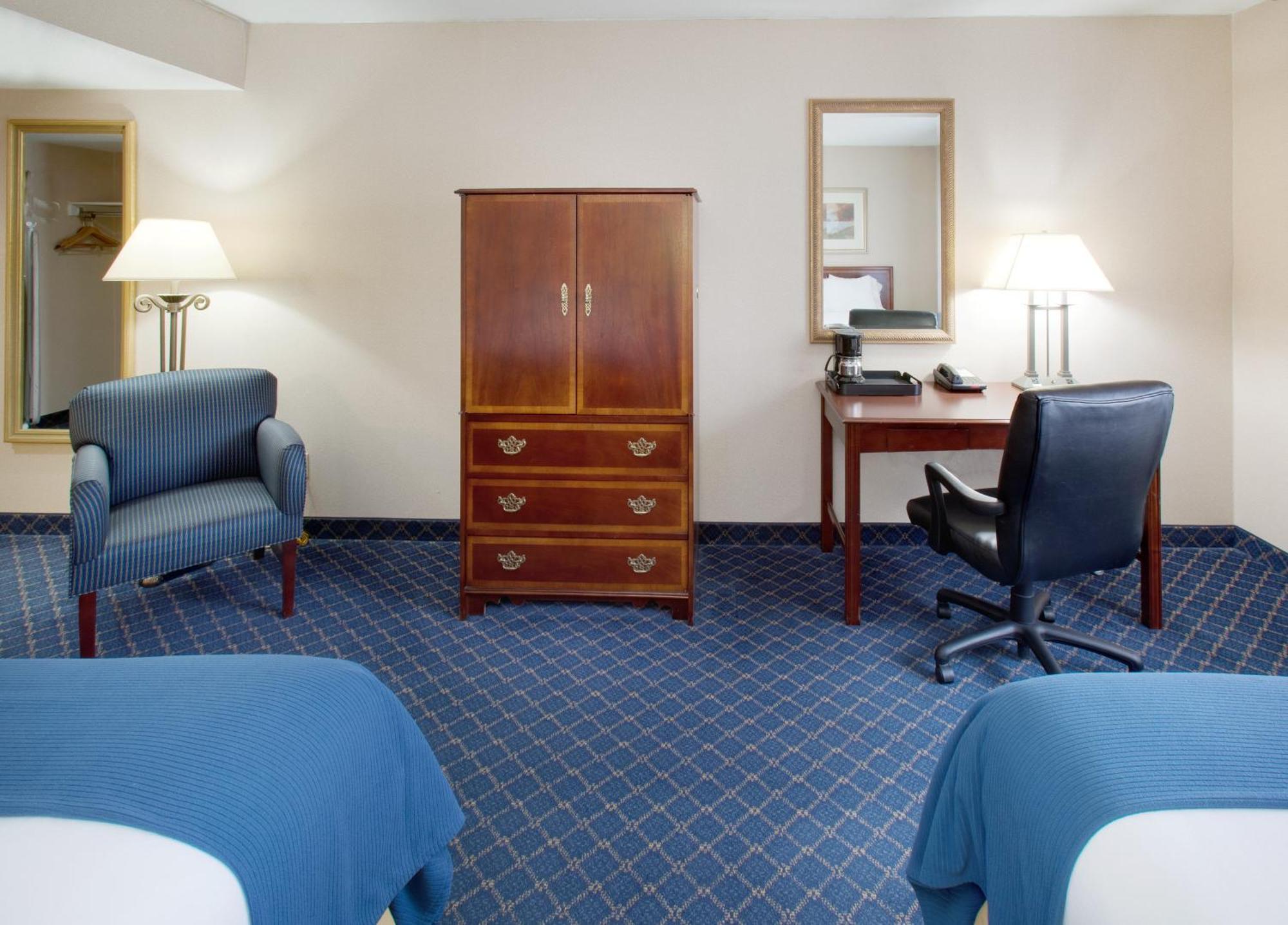 Holiday Inn Express Des Moines-At Drake University, An Ihg Hotel Экстерьер фото