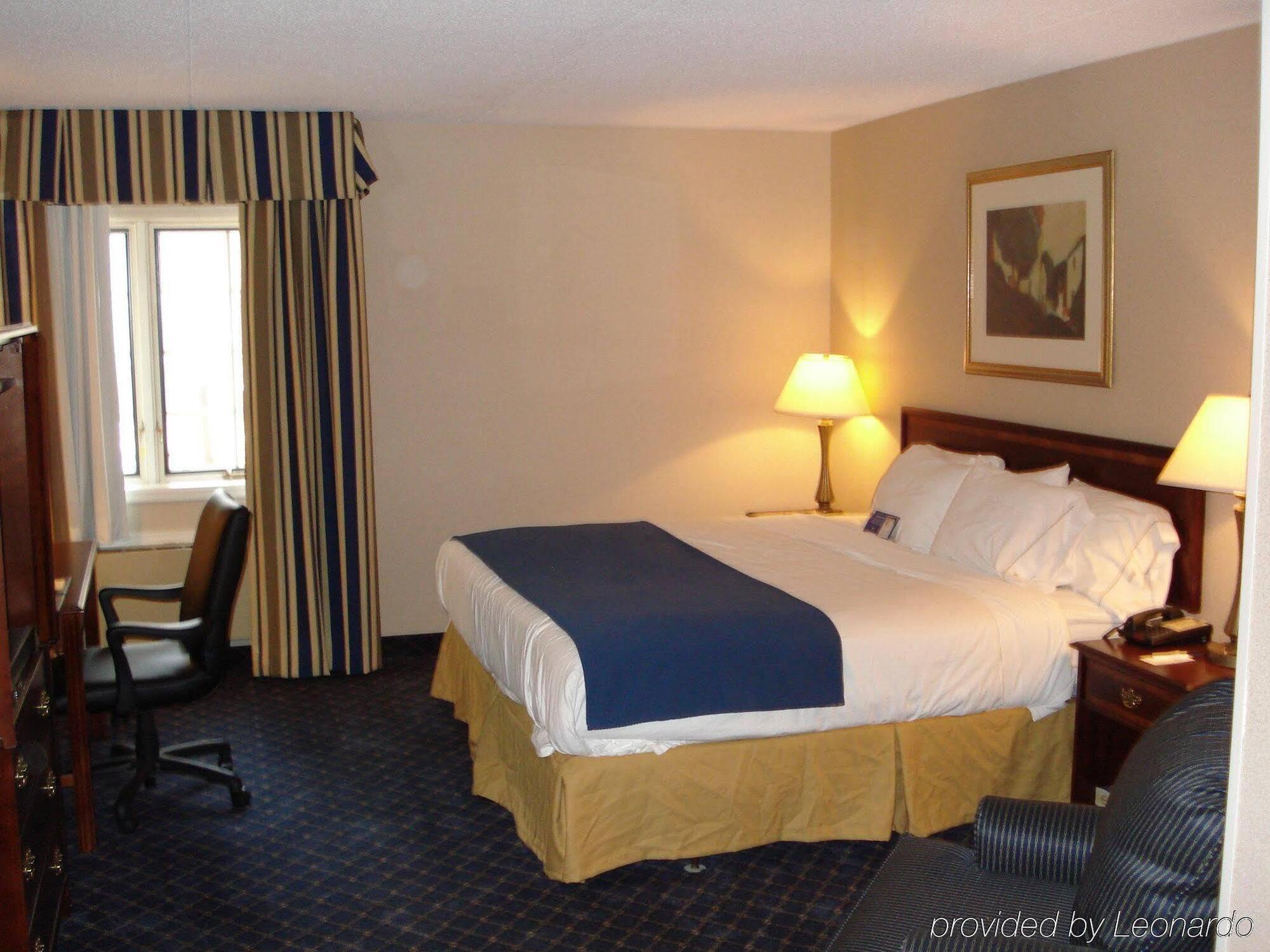 Holiday Inn Express Des Moines-At Drake University, An Ihg Hotel Экстерьер фото
