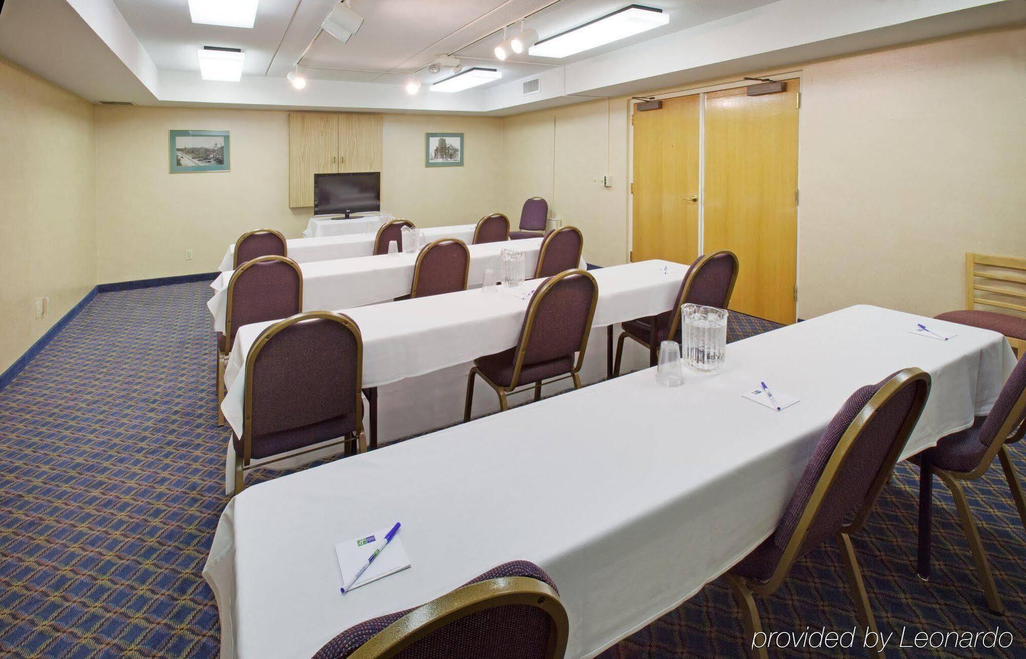 Holiday Inn Express Des Moines-At Drake University, An Ihg Hotel Экстерьер фото