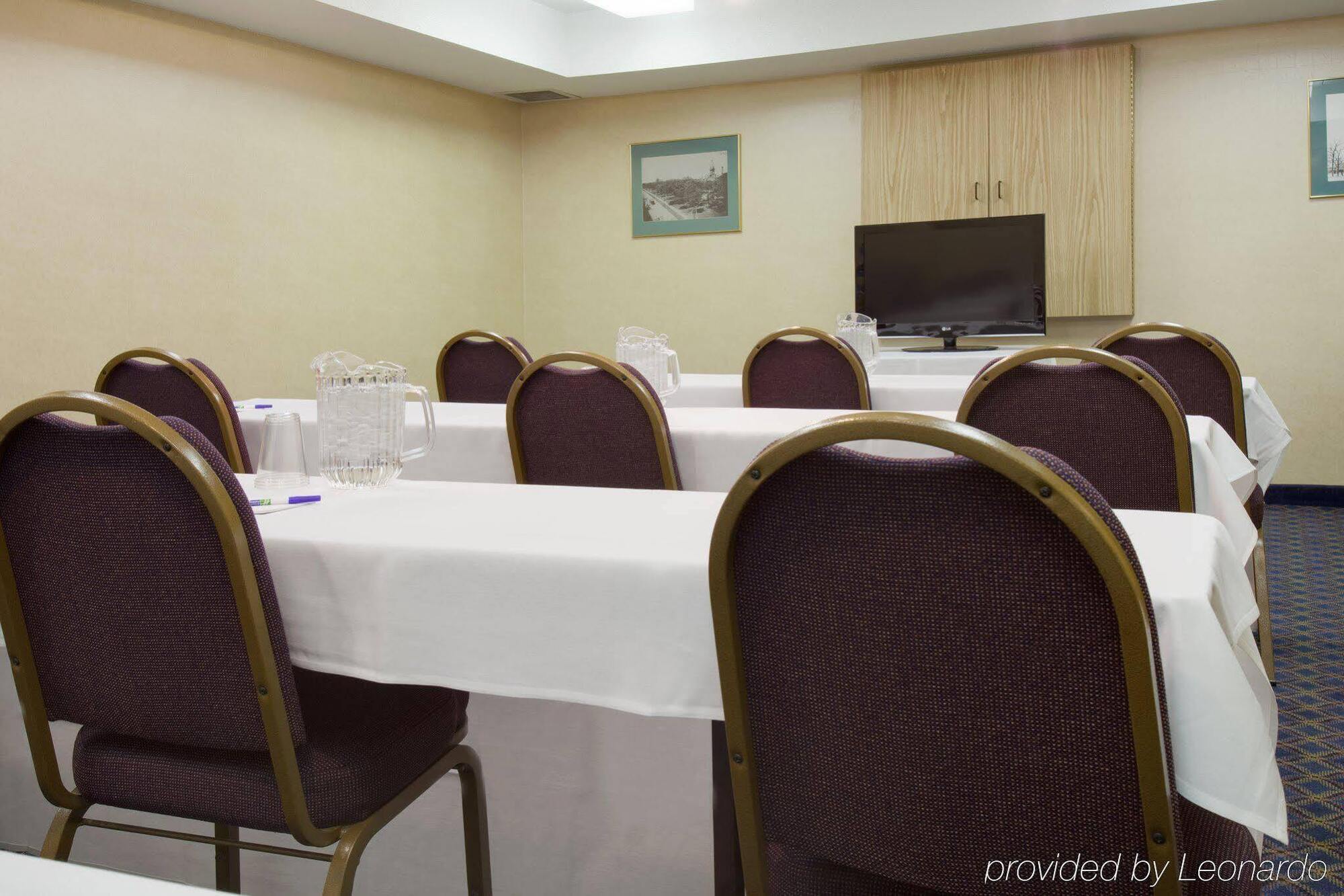 Holiday Inn Express Des Moines-At Drake University, An Ihg Hotel Экстерьер фото