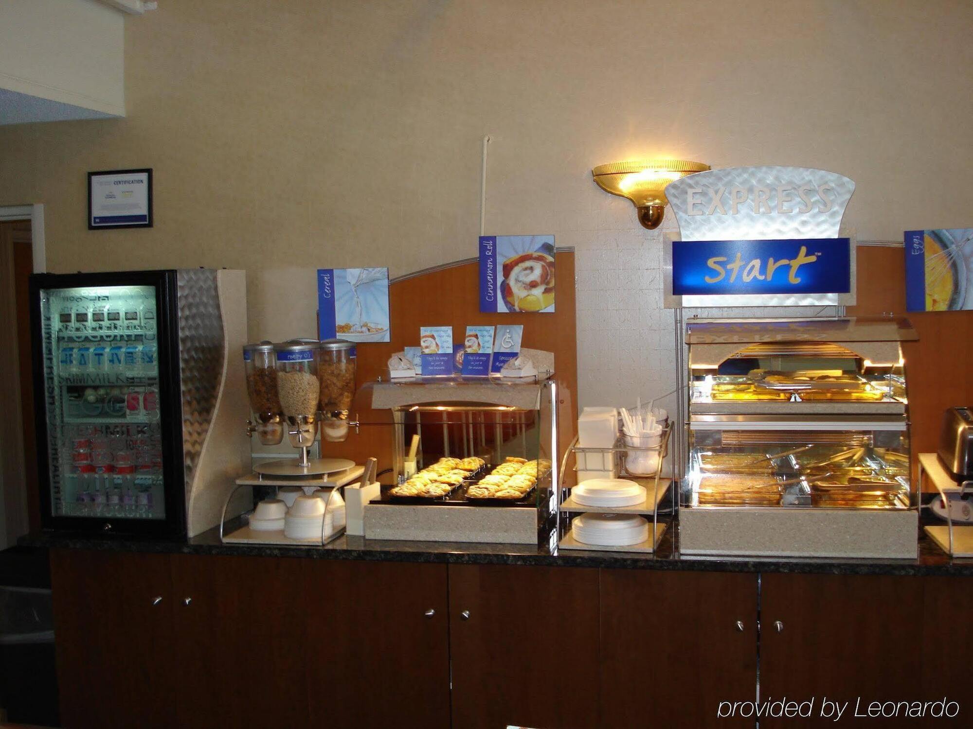 Holiday Inn Express Des Moines-At Drake University, An Ihg Hotel Экстерьер фото